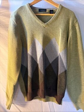 Van Heusen Green Argyle V-Neck Sweater with Gray and Brown Diamonds